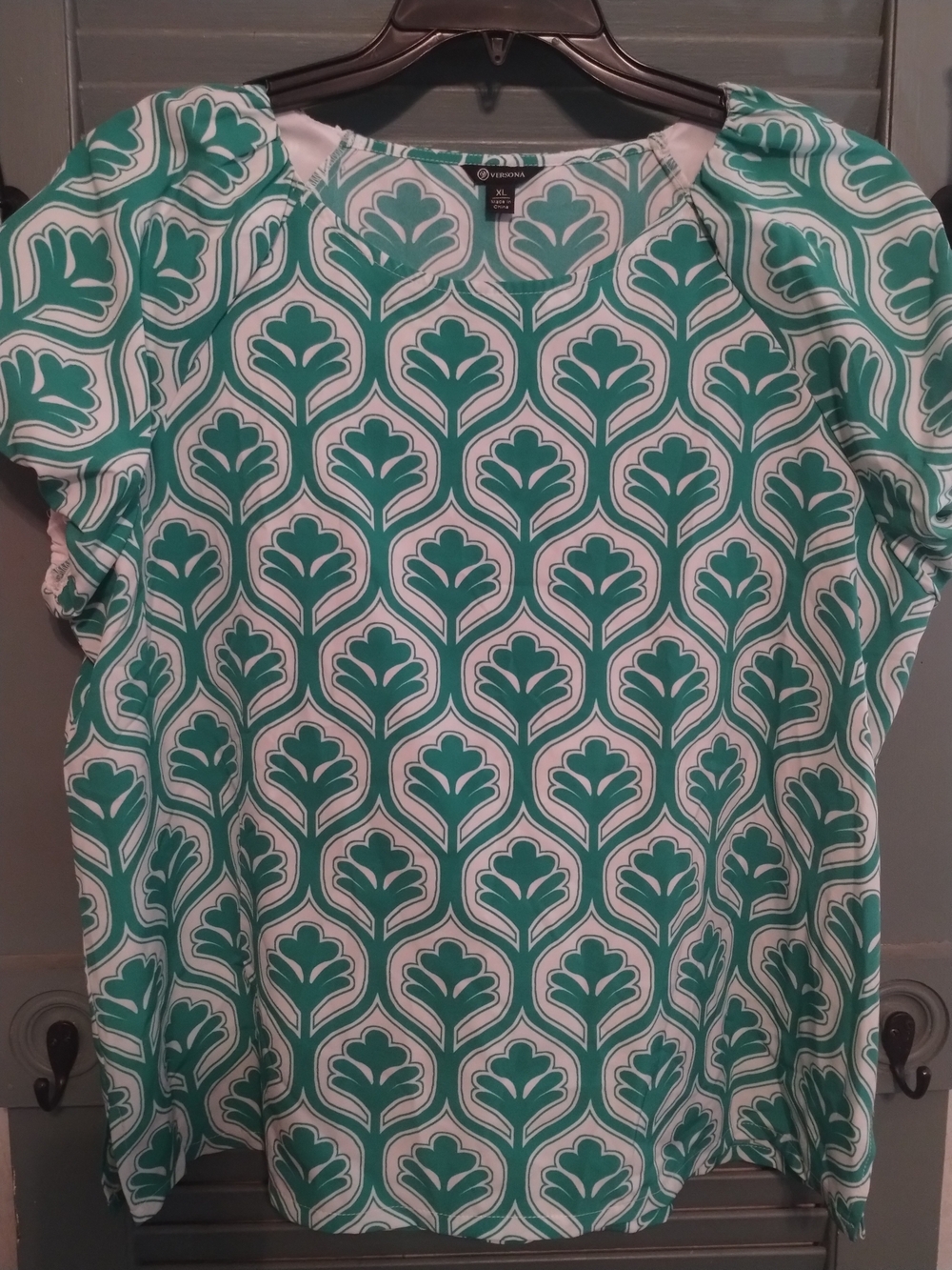 Versona Teal and White Short Sleeve Geometric Floral Blouse